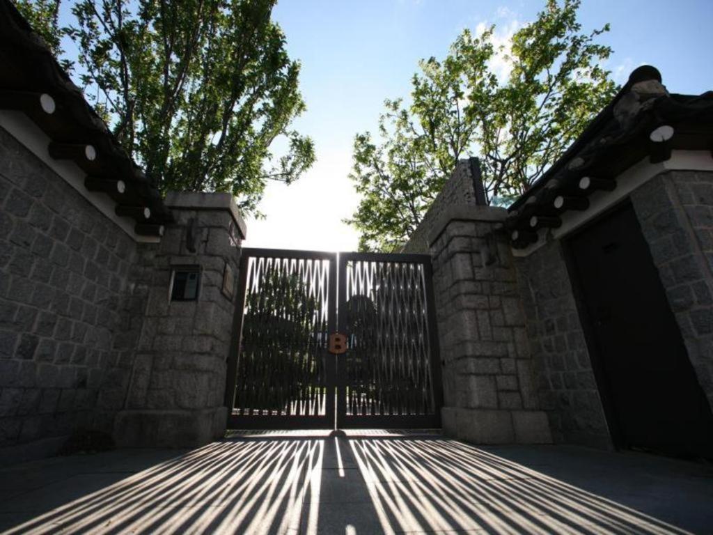 Bonum 1957 Hanok And Boutique Seoul Bagian luar foto