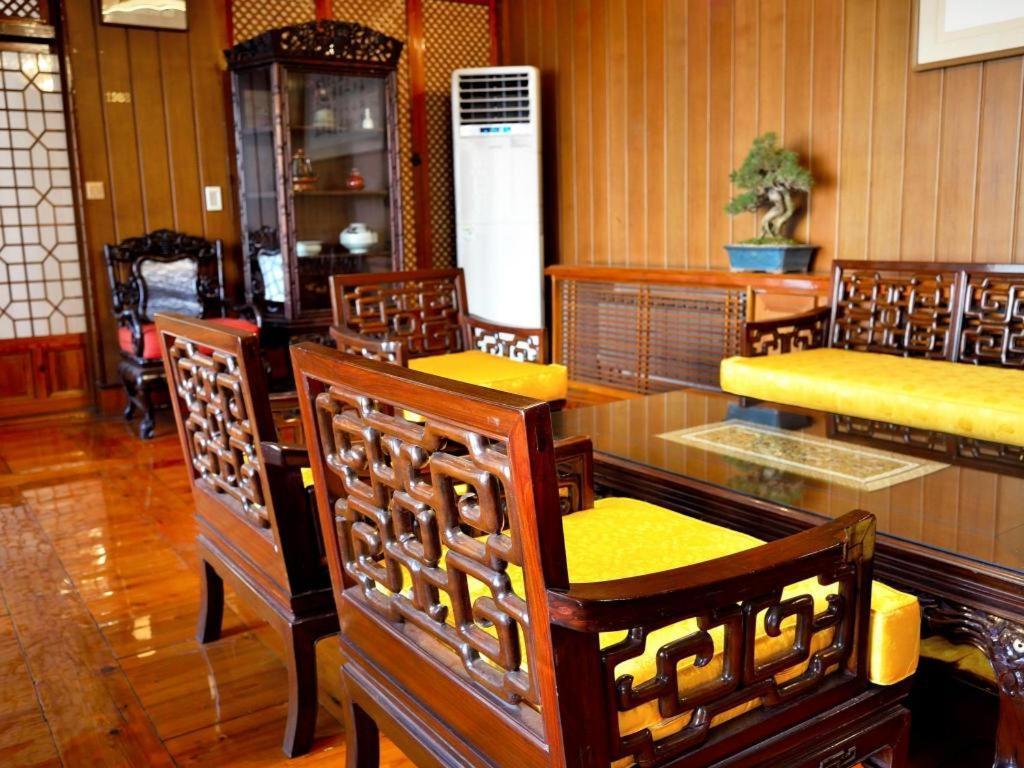 Bonum 1957 Hanok And Boutique Seoul Bagian luar foto