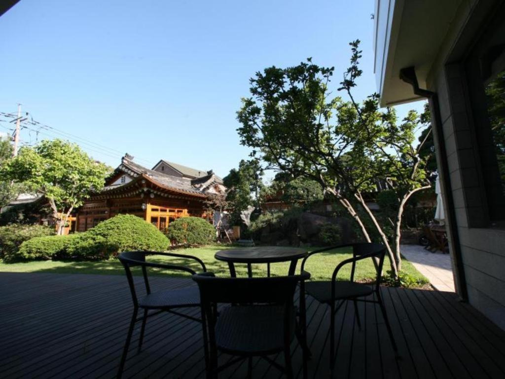 Bonum 1957 Hanok And Boutique Seoul Bagian luar foto