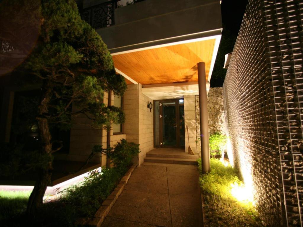 Bonum 1957 Hanok And Boutique Seoul Bagian luar foto