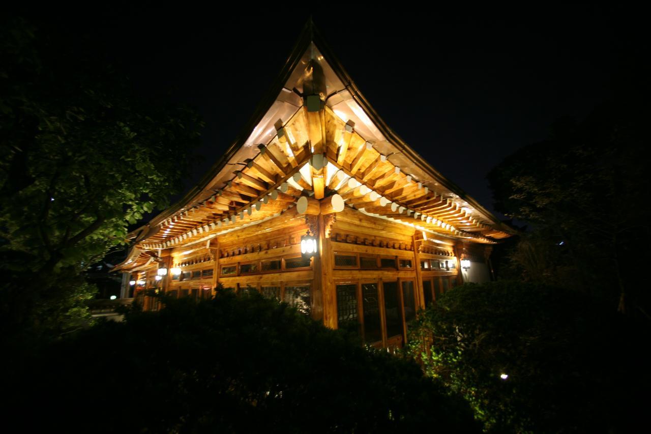 Bonum 1957 Hanok And Boutique Seoul Bagian luar foto